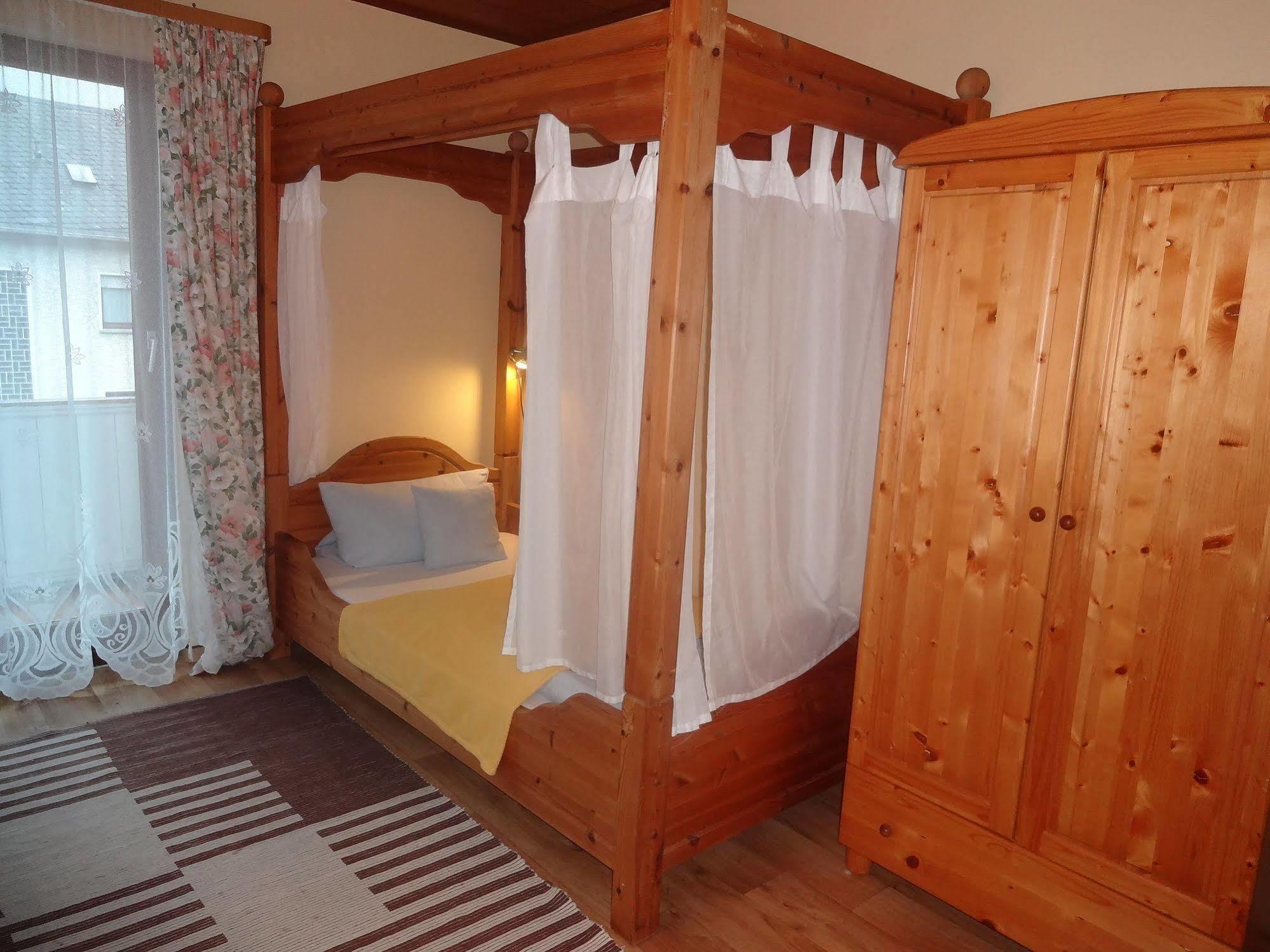 Fachbach Star Hotel מראה חיצוני תמונה